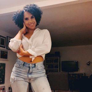 Meet your Posher, Mirtha